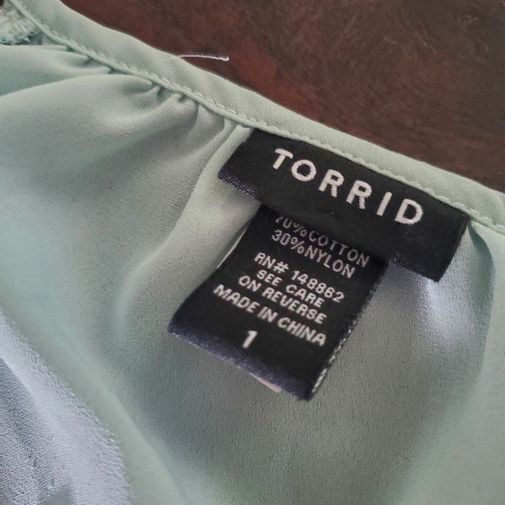 TORRID GREEN TOP - Picture 5 of 7